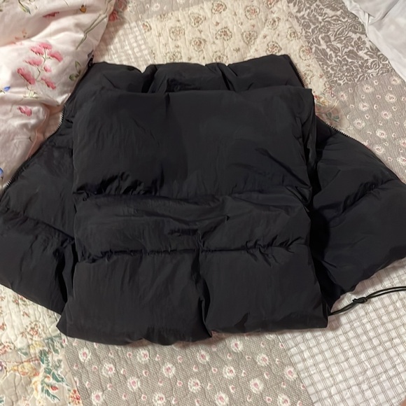 Black puffer vest - Picture 3 of 4